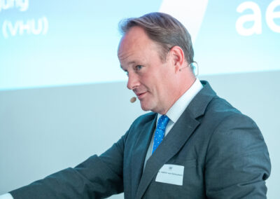 Moderation: Dr. Vladimir von Schnurbein